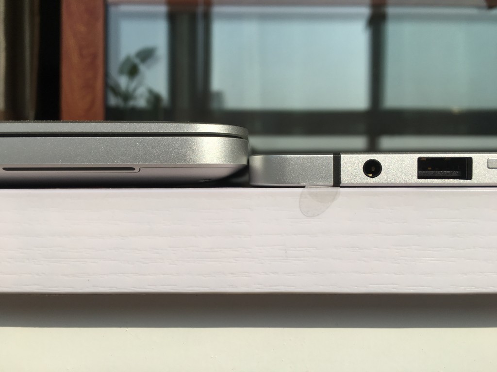 Elite x2 1012 G1和MacBook Pro 13厚度对比