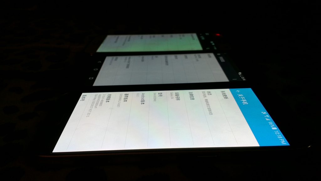 侧面视角 S6（下）Nexus5x（中）S5（上）