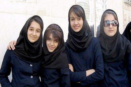 伊朗女性现在着装