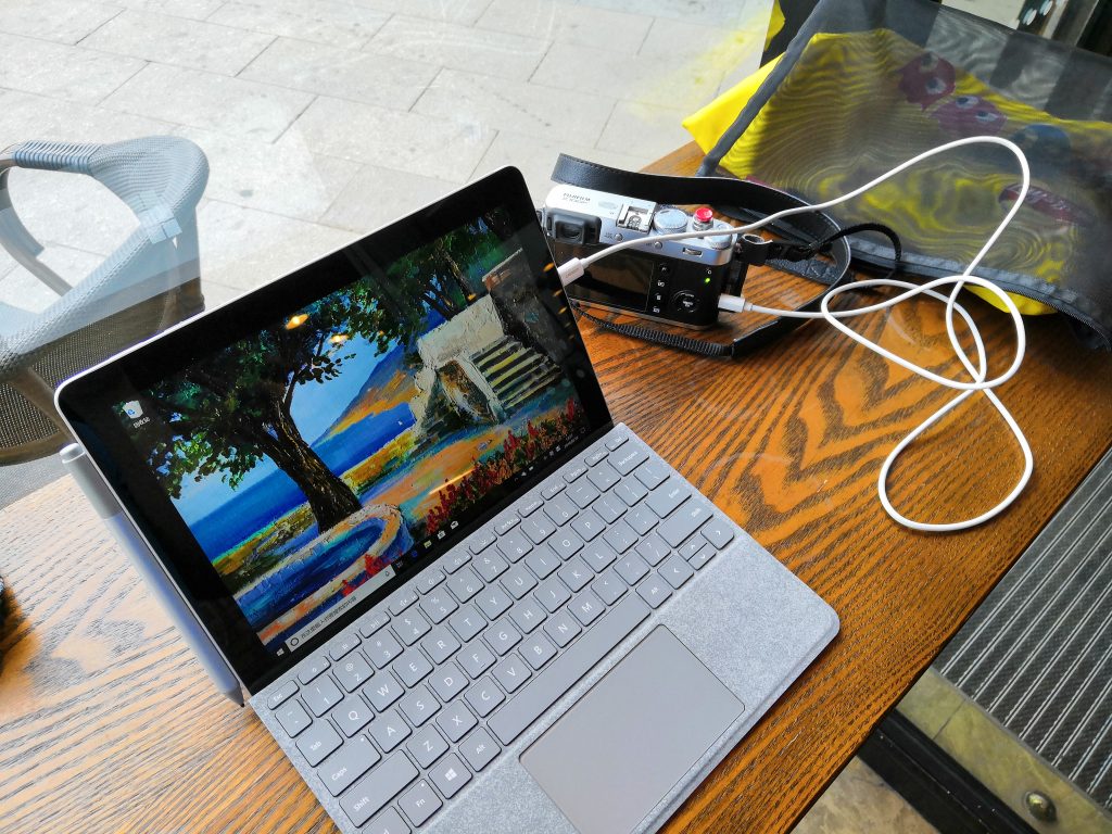 Surface Go在星巴克