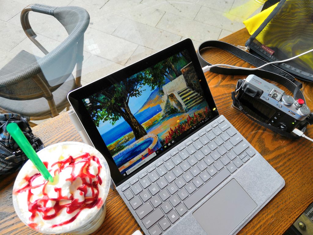 Surface Go在星巴克