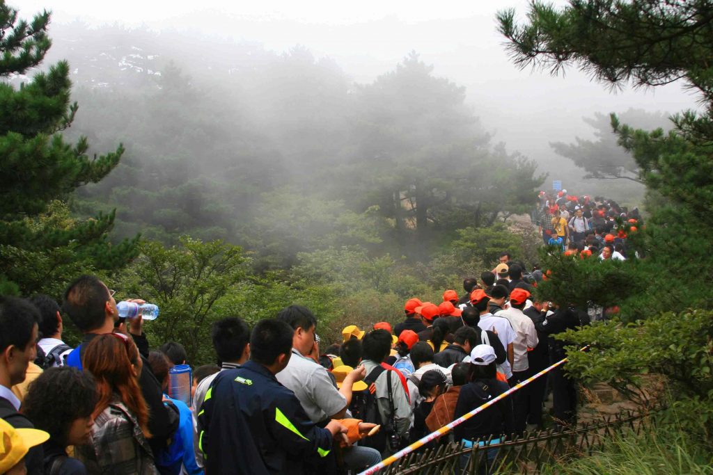 “十一假期”的黄山(图片:山里人)
