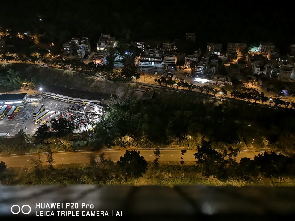 普通模式下的照片(比较诡异的是没自动开启AI夜景模式。)