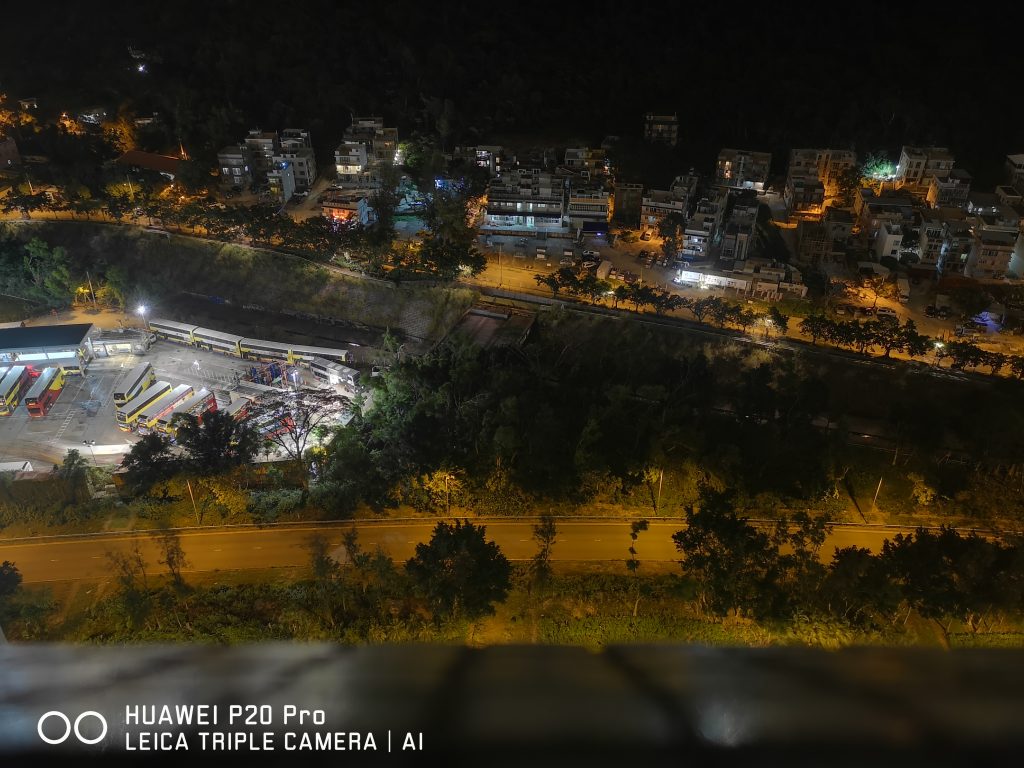 超级夜景模式下的照片(架在窗口,24秒曝光)