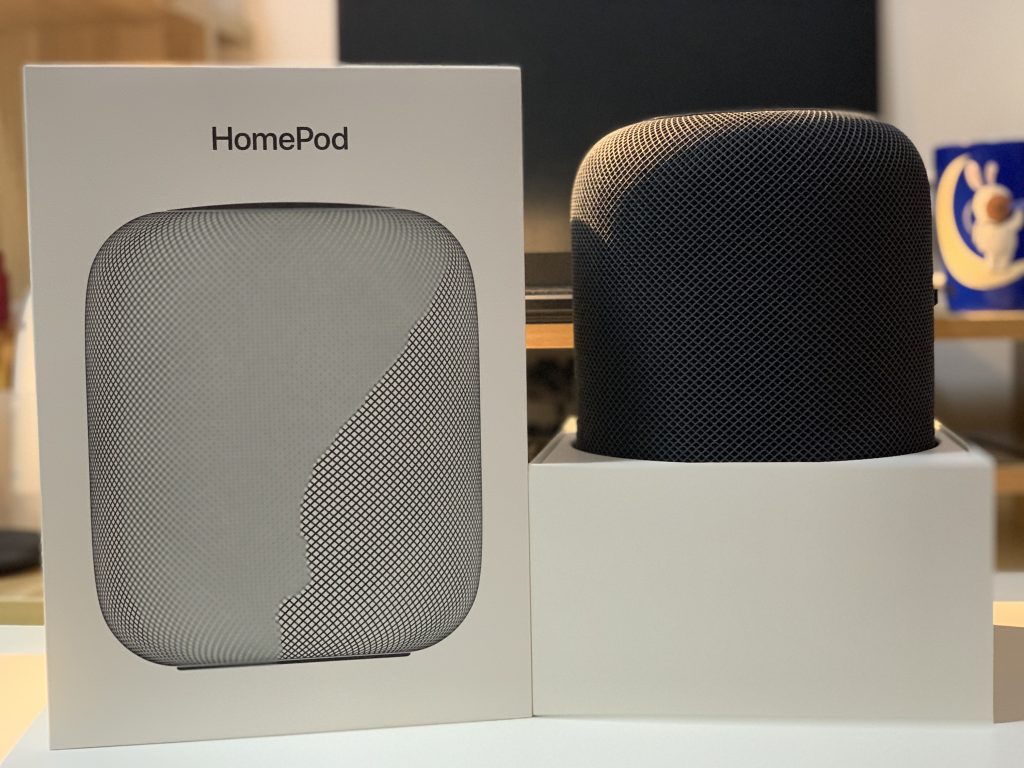 在包装盒中的HomePod