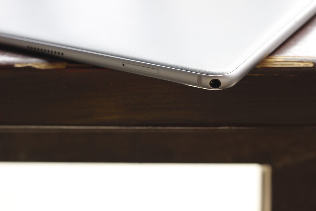 2019版MateBook E侧面接口设置