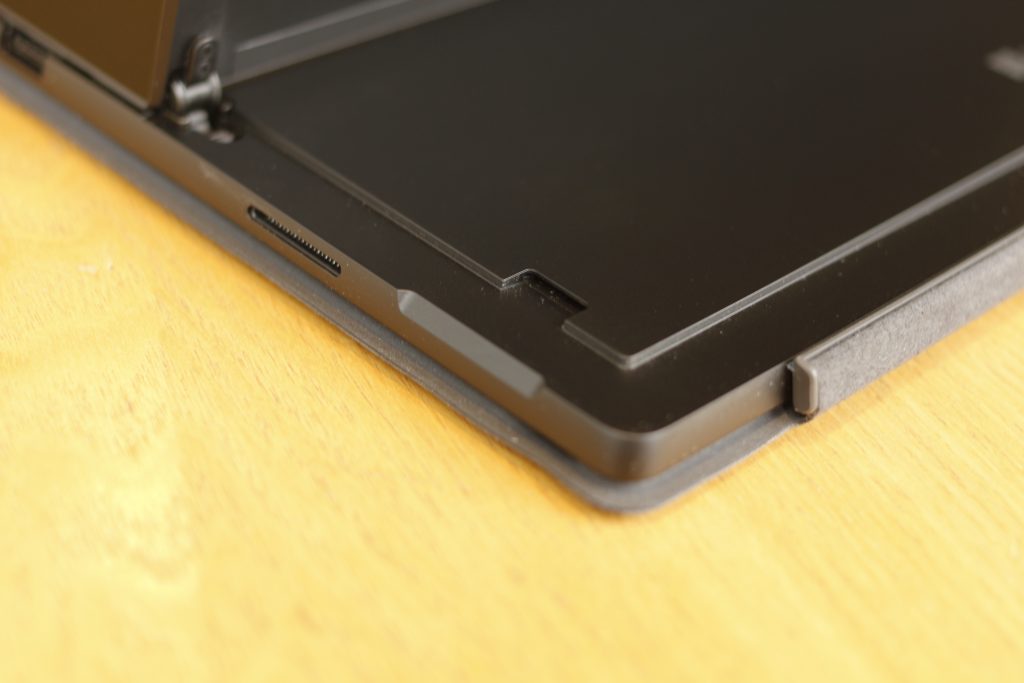 Surface Pro 7支架和存储卡槽