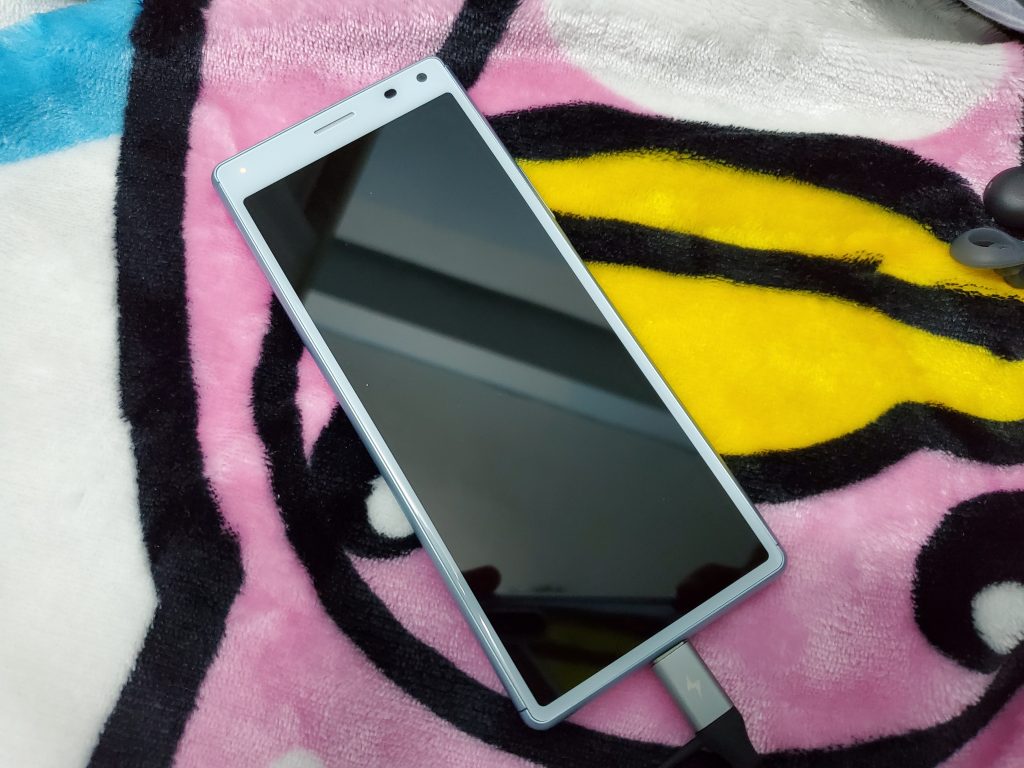 正面,完全继承X10的额头,此外正面边框与机身颜色相同也是一个看点(橙色除外)